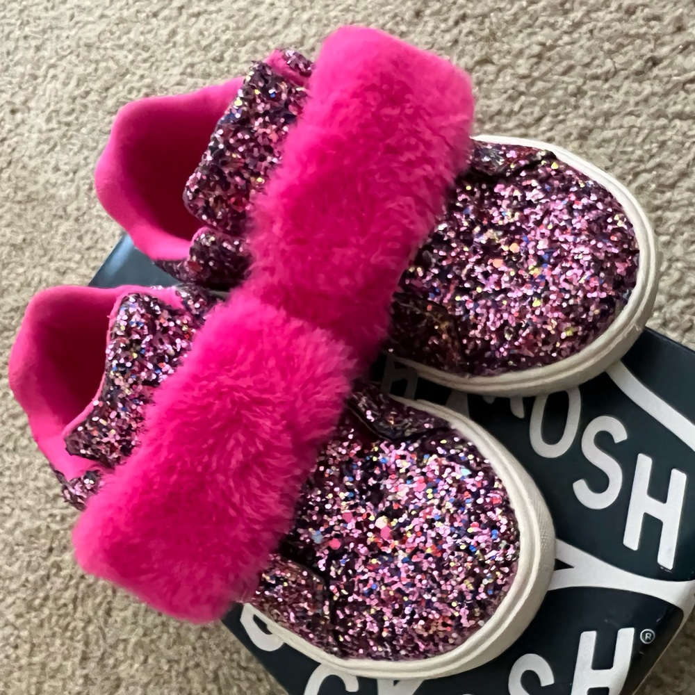 Oshkosh girls 6c. Gently used.